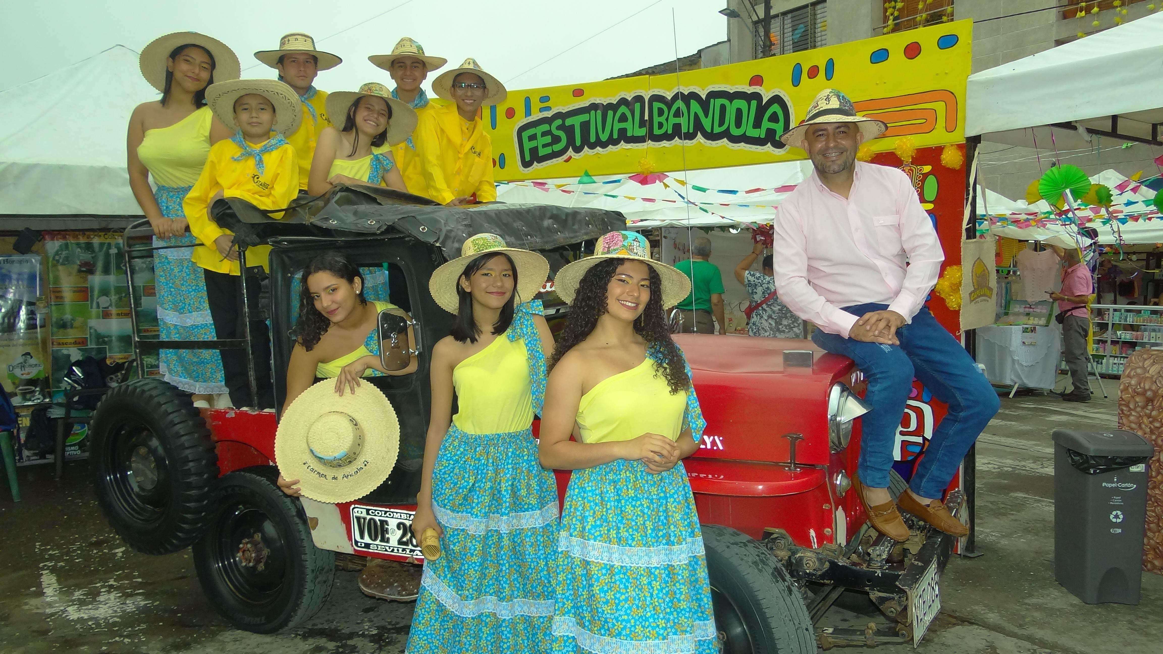 Ensamble Cantaima en tarima foto 2