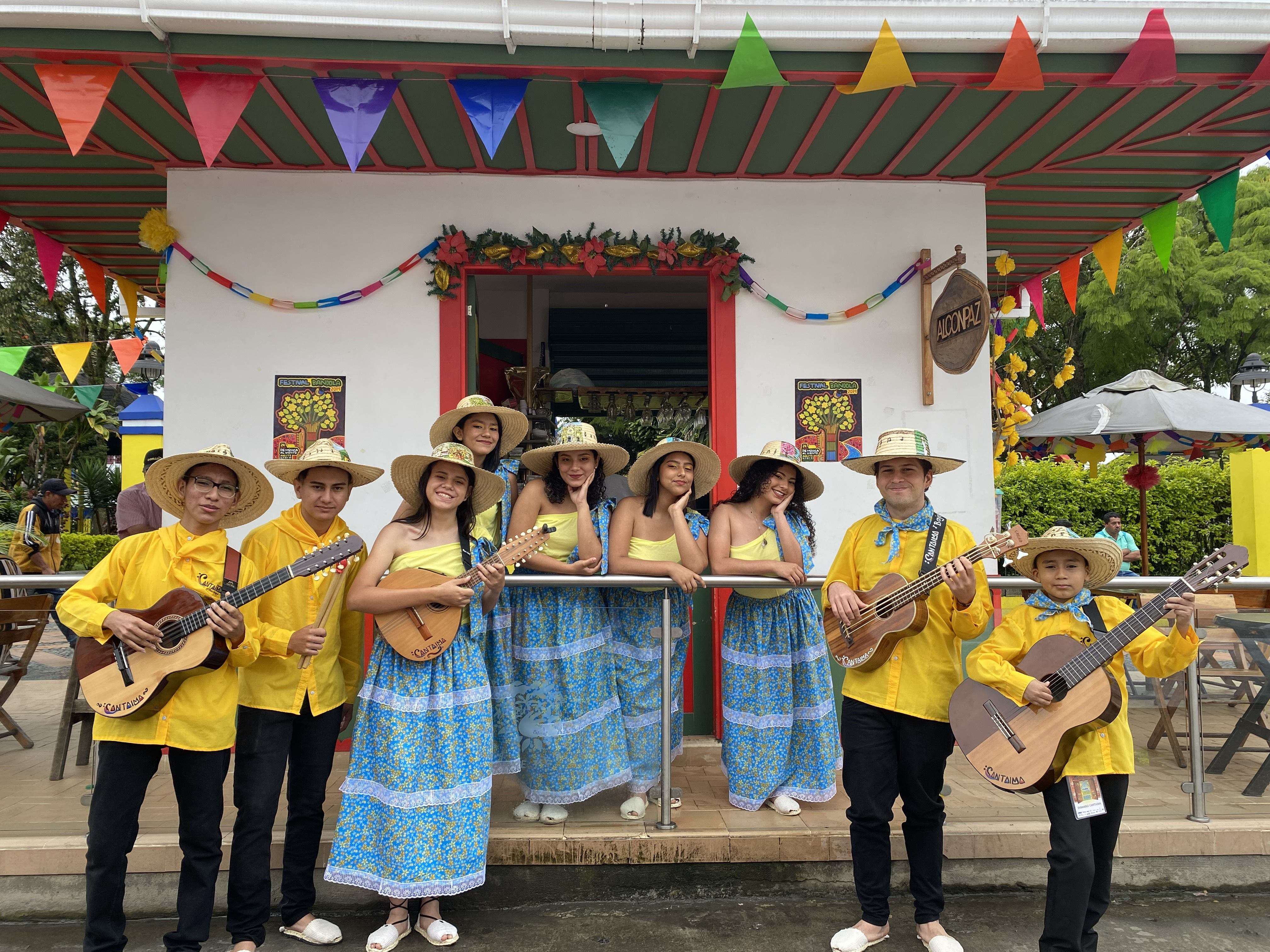 Ensamble Cantaima en tarima foto 3