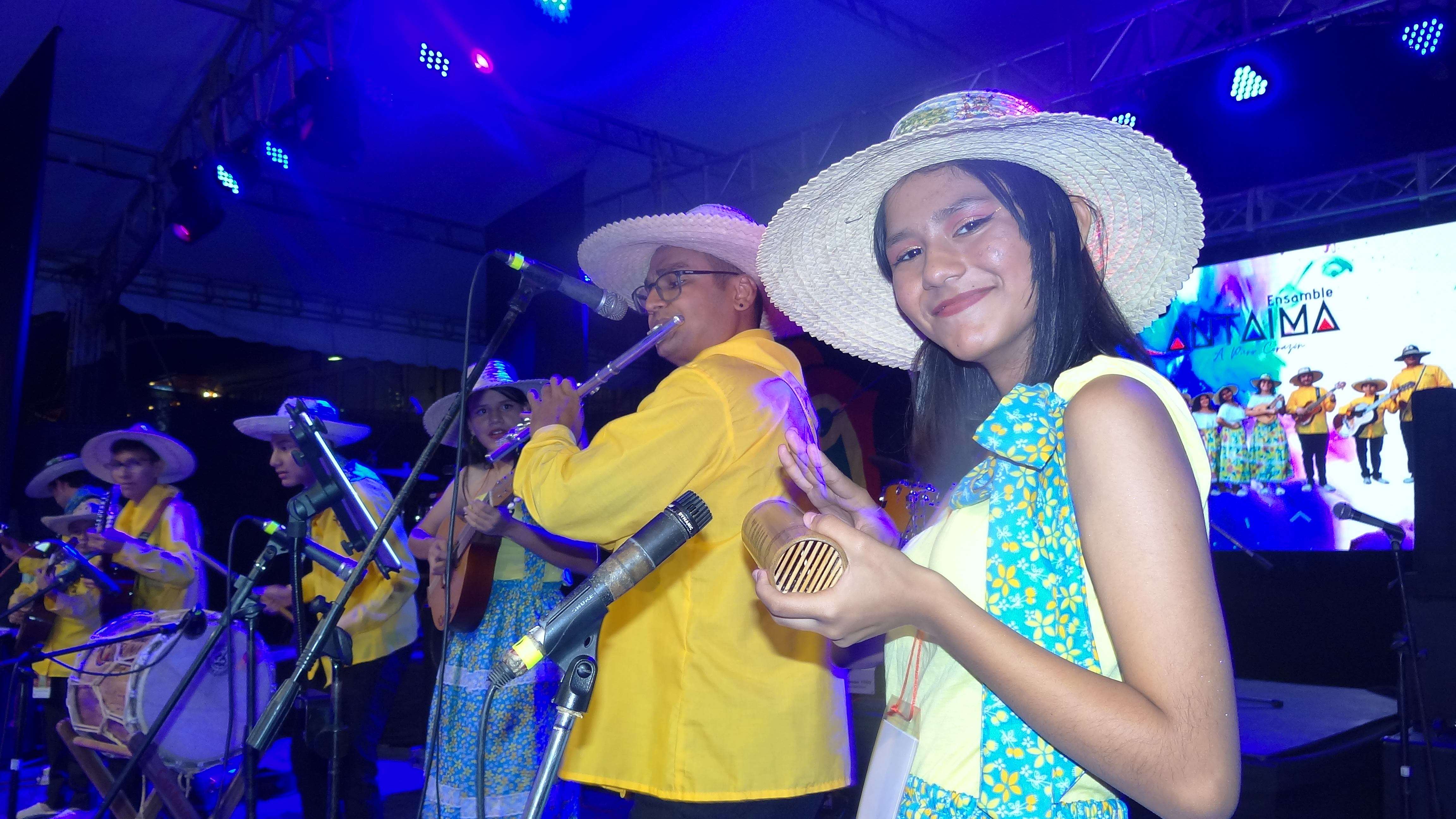 Ensamble Cantaima en tarima foto 9